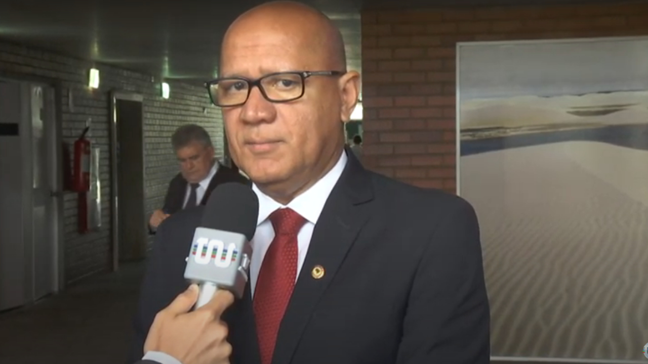 Franzé Silva destaca construção de maternidade em Teresina