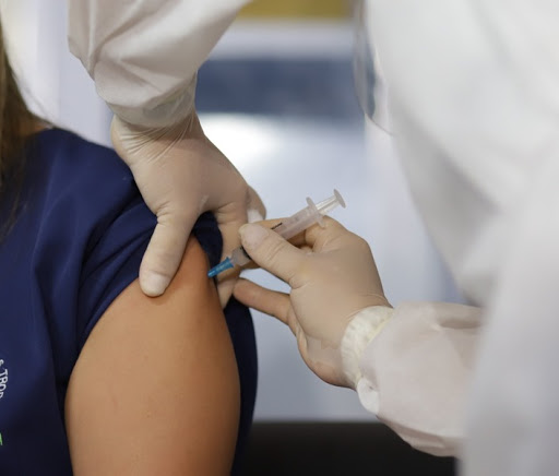 Leis determinam vacinação prioritária para novos grupos no Piauí
