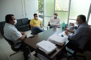 Aroazes: deputado e prefeito articulam conclusão de reforma de hospital