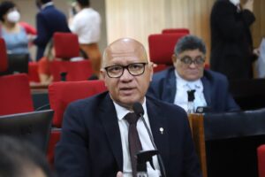 Franzé Silva quer explicações do FNDE sobre ‘escolas fake’ no Piauí